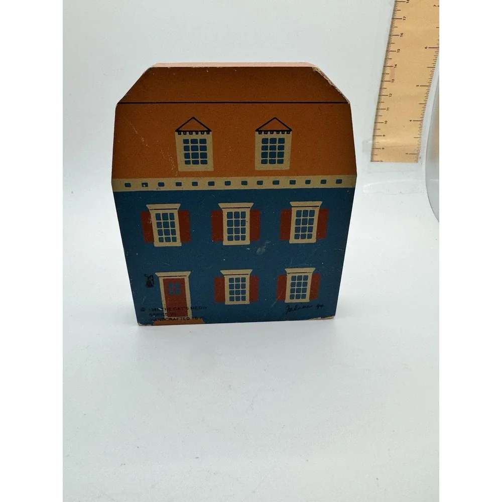Vintage 1989 The Cat's Meow Village Series VII Handcrafted Toys Shop Wood Sitter